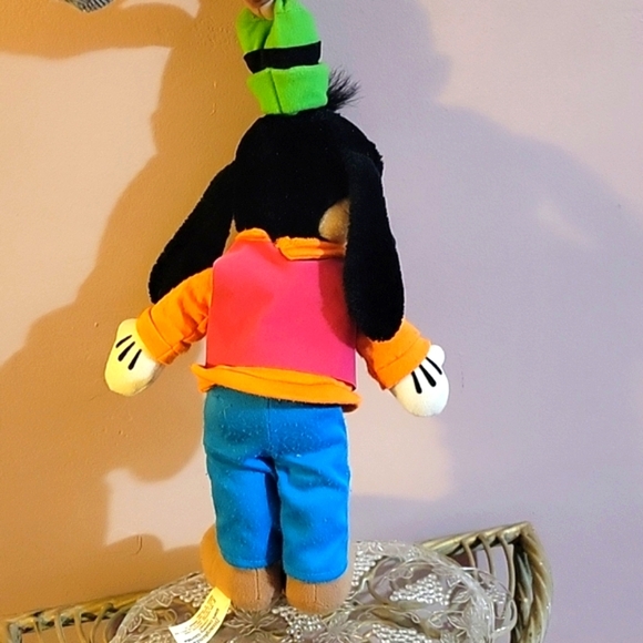 WALT DISNEY 16” GOOFY Plush Doll - Picture 2 of 3